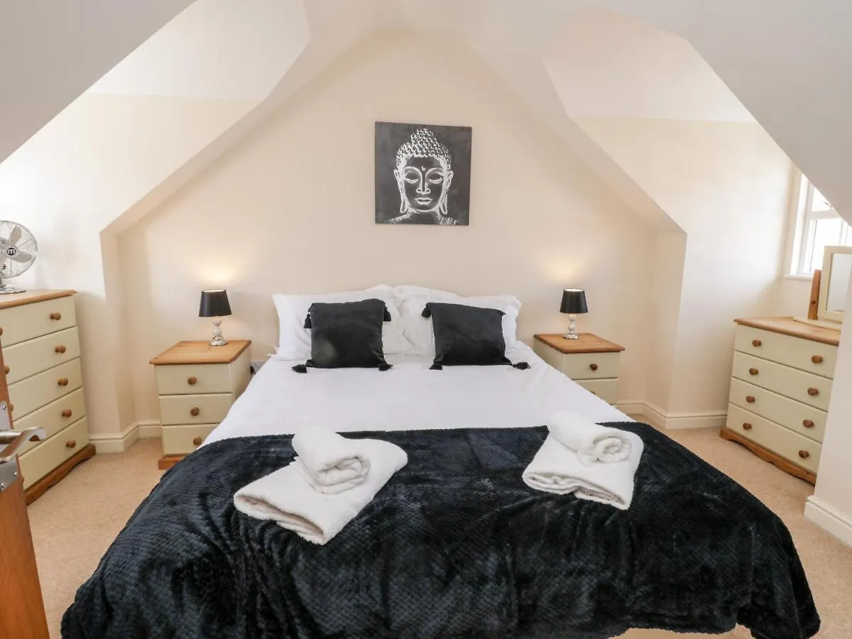 Razorbill Cottage Whitby 0*,