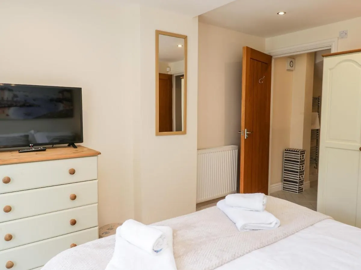 Razorbill Cottage Whitby